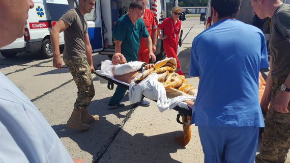 До Одеси прибув борт із пораненими в зоні АТО бійцями