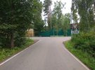 Ворота будинку, де ймовірно живе Янукович