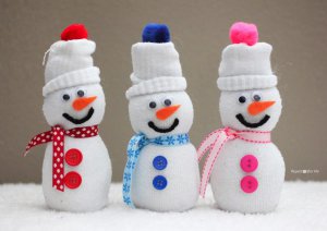 Делаю новогоднего снеговика дома из подручных материалов