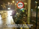 Водитель автомобиля Toyota не справился с управлением на мокрой дороге, не вписался в поворот и врезался в ограждение