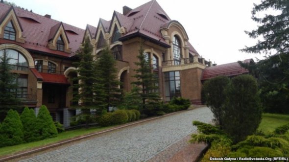 Президентська резиденція "Синьогора" в селі Гута Івано-Франківської області