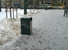 На Контрактовой площади обрисованы все урны
