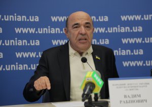 Блогер Владимир Макаровский считает, что рейтинги партии "За життя", благодаря антикоррупционным успехам их лидера Вадима Рабиновича, заметно возрастут