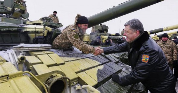 Президент Петро Порошенко на передачі війську зброї від Укроборонпрому