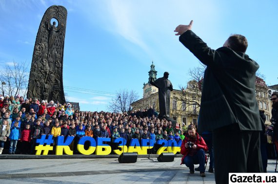 Одночасно Шевченків твір виконали більше тисячі учасників - це понад 40 хорів. 