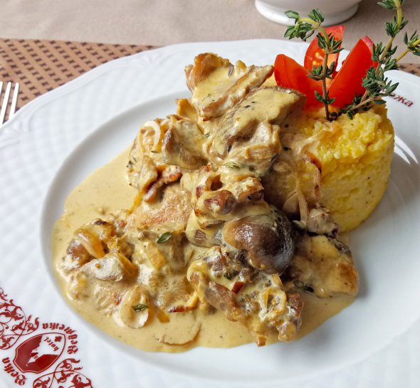 Блюда европейской кухни в отеле "Вежа Ведмежа"