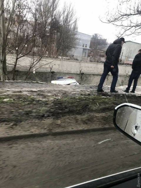 В Одесі поліцейські впали з мосту