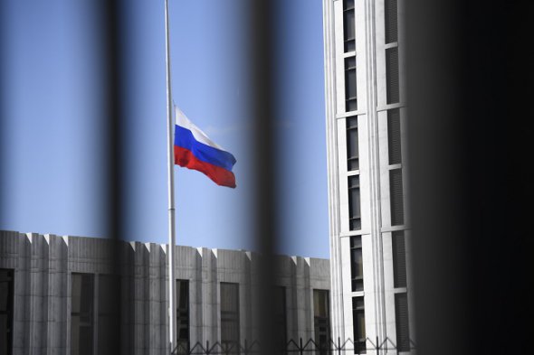 Украина высылает 13 представителей РФ