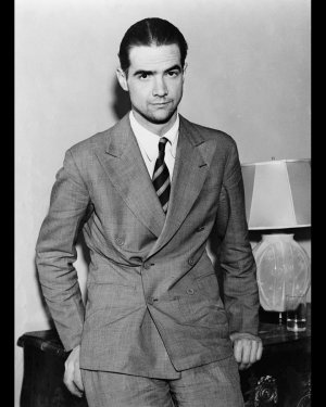 Говард Хьюз був першим офіційним мільярдером у світі