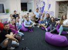 В группе занимаются 10-12 человек