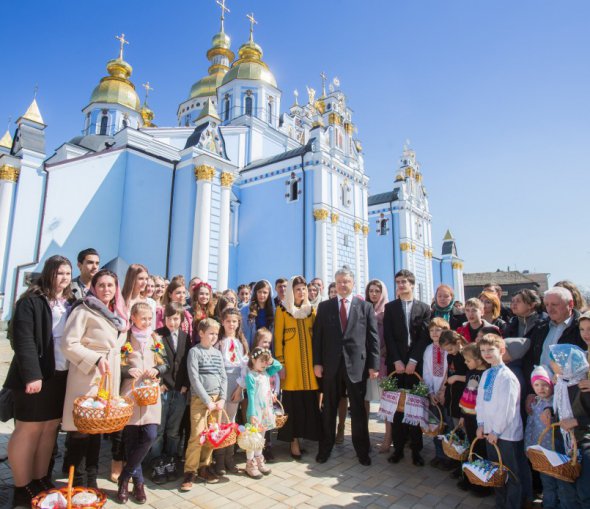 Миротворці на Донбасі повинні мати мандат на роззброєння бойовиків — Порошенко