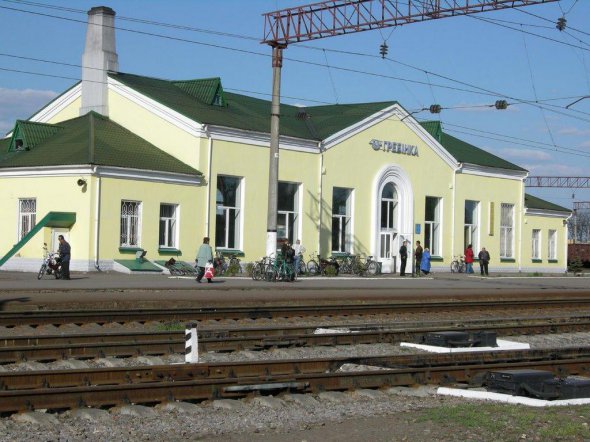 Залізничний вузол Гребі́нка в Полтавській області розташований на перехресті двох важливих залізничних магістралей — Харків-Київ, Москва-Одеса
