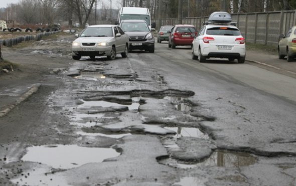 У Вінницькій області дорожники нарахували 300 тис кв.м. ямковості на дорогах.