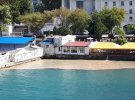 В окупованому Севастополі на поверхні моря з'явилася велика коричнева пляма, у Артилерійській бухті, поруч з міським пляжем.