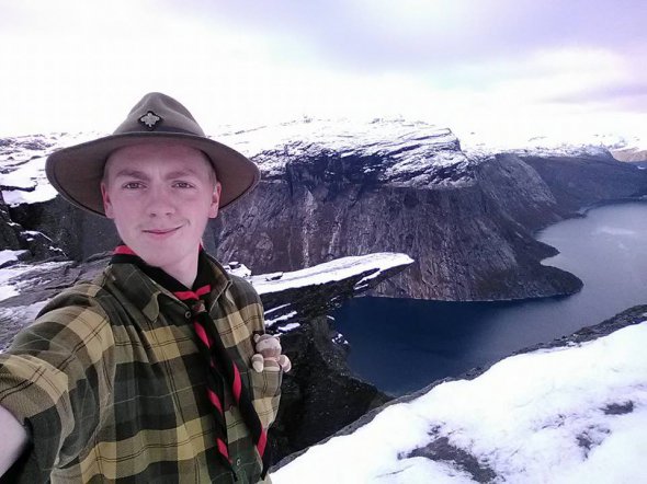 Віктор-Микола Гаврилюк на скелі Язик Троля у Норвегії