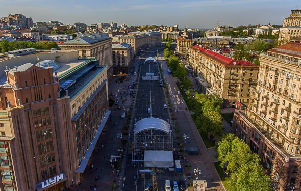 Улица Крещатик, вид на Центральный Универмаг, 1992