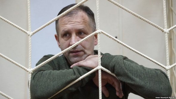 Володимир Балух повісив у себе в Криму на будинку табличку "Вулиця Героїв Небесної Сотні". Звинувачують у зберіганні боєприпасів.