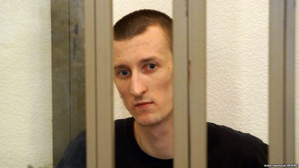 Олександра Шумкова, колишнього охоронця Дмитра Яроша, звинувачують у незаконному перетині кордону з Росією та війни на Донбасіпроти російських найманців.