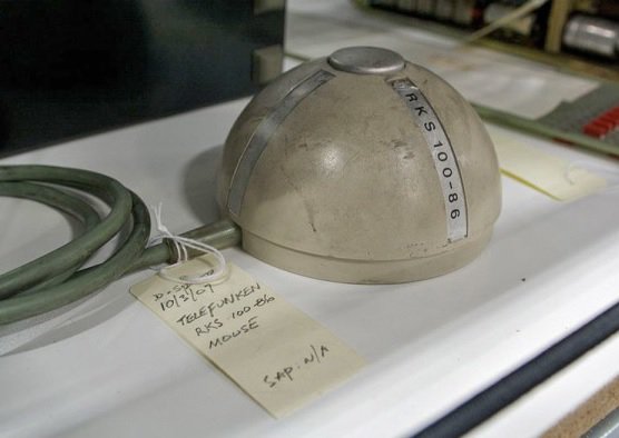 Пристрій вводу даних «Rollkugel» компанії «Telefunken» - імовірно перша мишка з кулькою. Фото: ik.ua