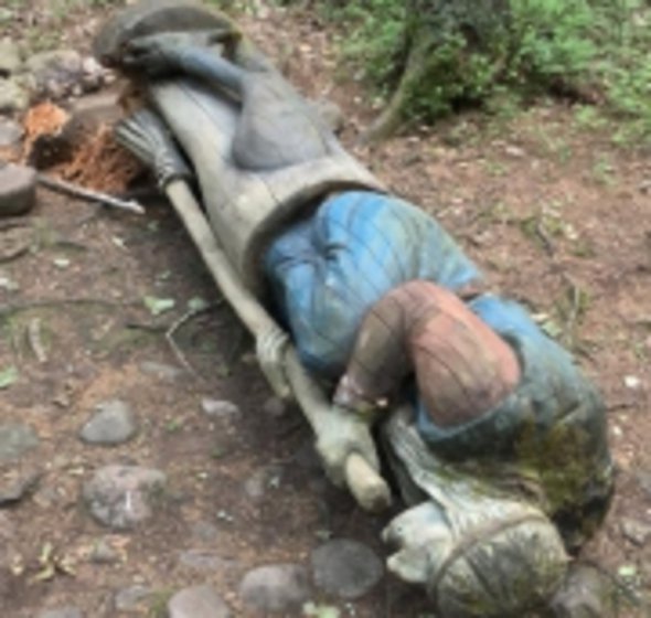Росія: 8-річного хлопчика задавила скульптура баби-Яги