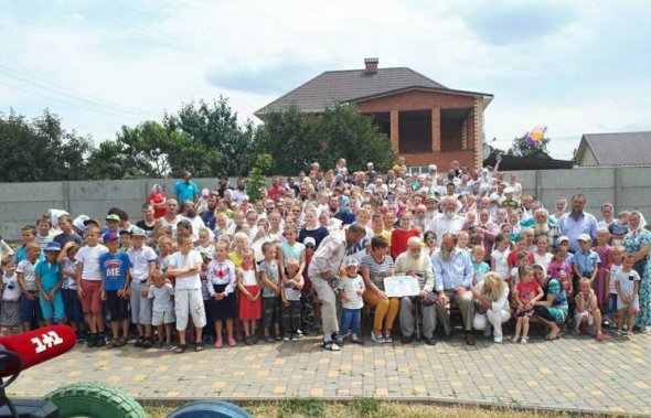 Родина Семенюків - найбільша родина в Україні.