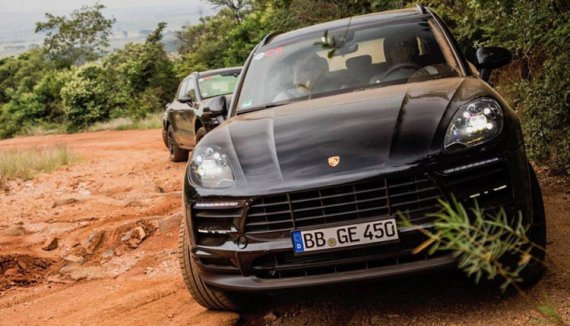   Porsche showed an updated Macan crossover. Photo: mmr.net.ua 