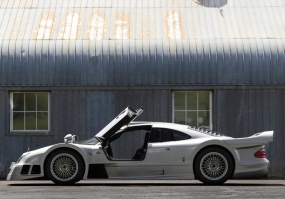   At an auction, Sotheby's will exhibit a rare prototype Mercedes-Benz road sport. Photo: Rockourse 