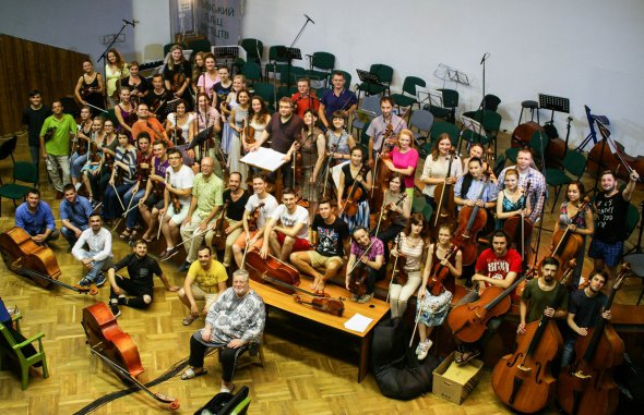 Львівський оркестр Ukrainian Festival Orchestra із Мартіном Андерсеном, диринентом Полом Манном та звукооператорами