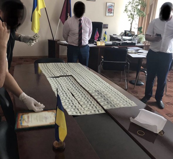 Голову Полонської РДА Віктора Солодкого взяли на отриманні хабара. На посаду був призначений 1 квітня торік. До цього працював приватним підприємцем