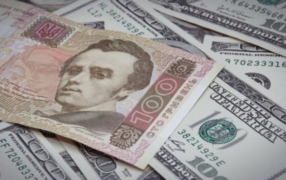 У 2008-2009 роках Нацбанку вдалося стабілізувати курс національної валюти на прийнятному рівні - з 5 до 8 грн за дол. У 2014-2015 роках глибина девальвації гривні була катастрофічна - з 8 до 30 грн за дол.