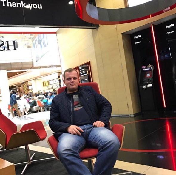 Антон Угляр: "Для навчання теж потрібна віза. Документи подають в електронному вигляді. Коледж чи університет розглядає їх і приймає рішення про зарахування або відмову"