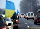 Колона із 30 автомобілів супроводжувала тіло загиблого солдата до місця прощання