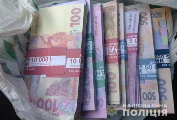 У Києві 4 іноземців грабували пенсіонерів. До банди входило 2 жінки та 2 чоловіків. Вони приїжджали в столицю на орендованих автомобілях, винаймали житло та підшуковували жертв
