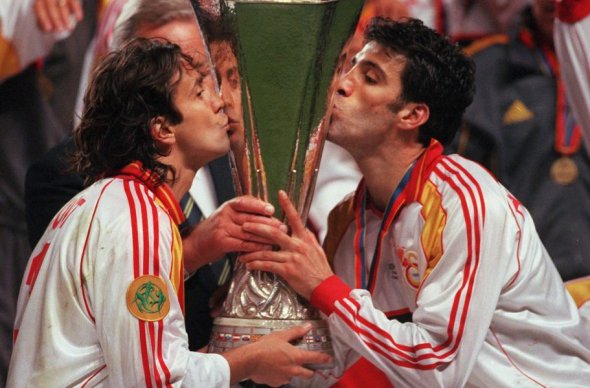 Шукюр выиграл с "Галатасараем" Кубок УЕФА в 2000 году