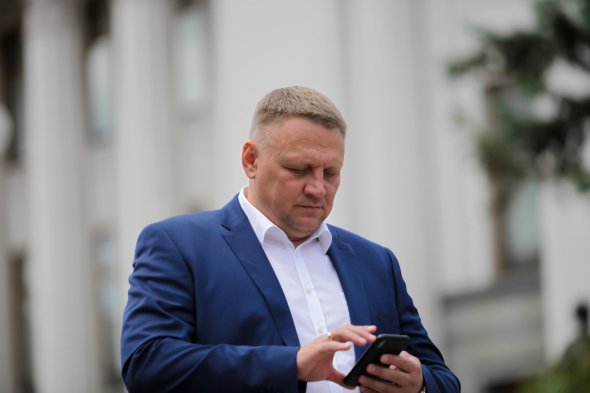 Narodnyj deputat Oleksandr Ševčenko podilyvsya svoїmy dumkamy z pryvodu vvedennya vojennoho stanu v desyaty oblastyax Ukraїny ta akvatoriї Azovs'koho morya