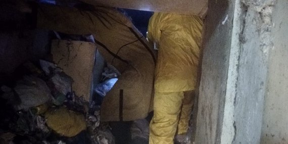 U Kyjevi vyjavyly trup litnyoї žinky. Tilo bulo v zavalenij smittyam kvartyri