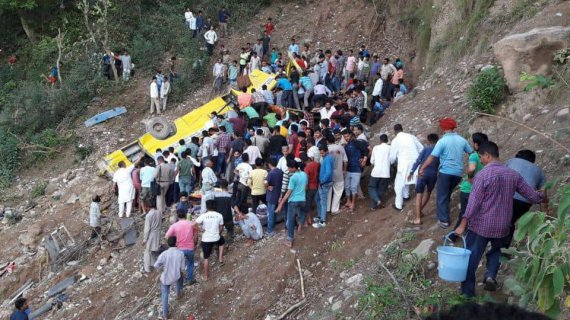   In India, a bus with children had an accident 