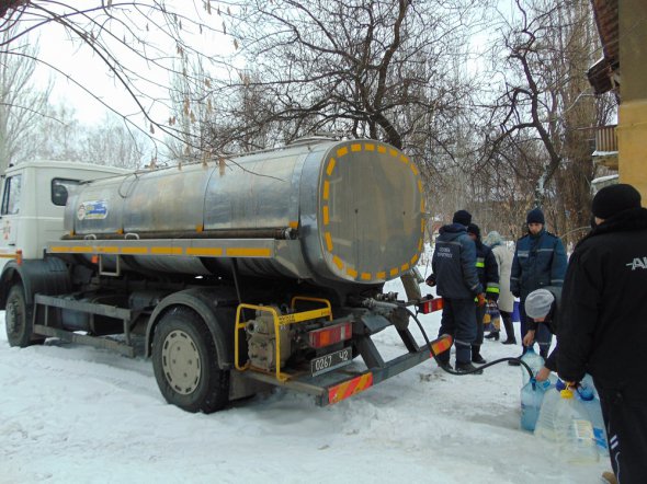 Через прорив на водогоні між підконтрольним Торецьком та окупованою Макіївкою давелося відключити воду. 