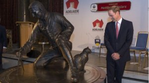  The statue of Captain Flinders in 2014 was opened in London by Prince William. Near the captain is his favorite cat. 