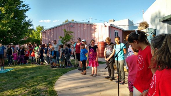 Квиток у школу виграють у лотерею.