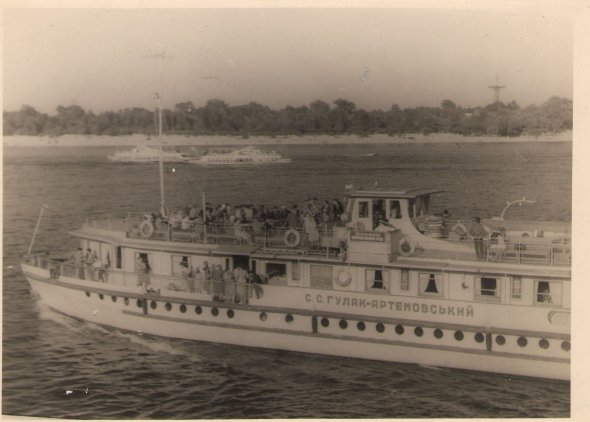 Теплохід "Семен Гулак-Артемовський"