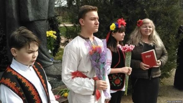 У Ялті поклали квіти до пам`ятника Шевченку