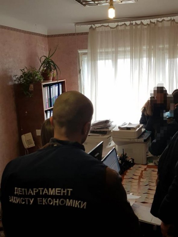 У Маріуполі затримали чиновницю