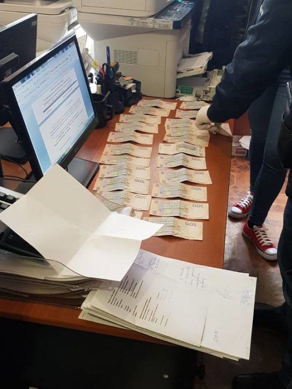 У Маріуполі затримали чиновницю