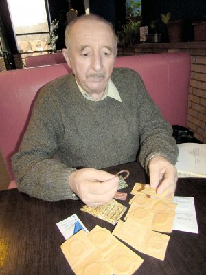 Ð Ð¾Ð¼Ð°Ð½ ÐÑÑÑÐ¾Ð²ÑÑÐºÐ¸Ð¹ Ð²Ð¸ÐºÐ»Ð°Ð´Ð°Ð² Ð½Ð°ÑÐ¾Ð´Ð¾Ð·Ð½Ð°Ð²ÑÑÐ²Ð¾, ÐµÑÐ¸ÐºÑ ÑÂ Ð¿ÑÐ¸ÑÐ¾Ð»Ð¾Ð³ÑÑ ÑÑÐ¼ÐµÐ¹Ð½Ð¾Ð³Ð¾ Ð¶Ð¸ÑÑÑ ÑÂ ÑÐºÐ¾Ð»Ñ Ð¼ÑÑÑÐ° ÐÐ¾Ð¿Ð¸ÑÐ¸Ð½ÑÑ Ð½Ð°Â Ð¢ÐµÑÐ½Ð¾Ð¿ÑÐ»ÑÑÐ¸Ð½Ñ. Ð¨ÐºÐ¾Ð»ÑÑÐ°Ð¼ Ð´ÐµÐ¼Ð¾Ð½ÑÑÑÑÐ²Ð°Ð² Ð¿ÑÐµÐ·ÐµÑÐ²Ð°ÑÐ¸Ð²Ð¸ ÑÐ°Â Ð·Ð°ÑÐ¾Ð±Ð¸ ÐºÐ¾Ð½ÑÑÐ°ÑÐµÐ¿ÑÑÑ Ð·ÑÂ ÑÐ²Ð¾ÑÑ ÐºÐ¾Ð»ÐµÐºÑÑÑ