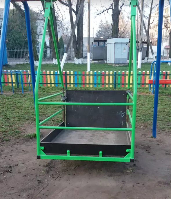 Винницкая область: родные девочки, которую убила качеля, рассказали подробности трагедии Винницкая область: родные девочки, которую убила качеля, рассказали подробности трагедии