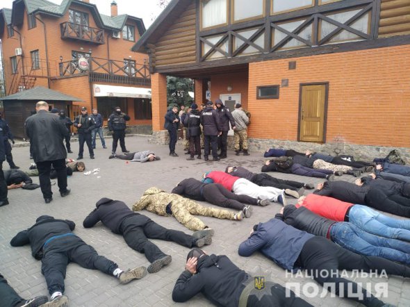 На Київщині затримали велику банду озброєних тітушок. Фото: Нацполіція