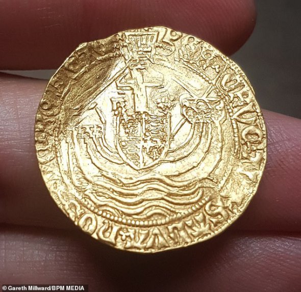 Британець знайшов золоту монету