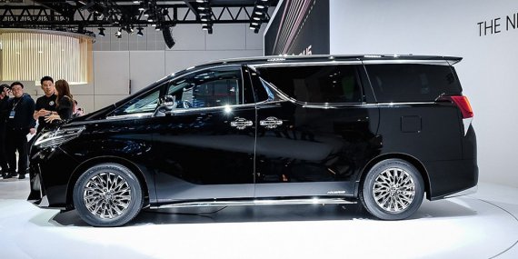 Lexus LM