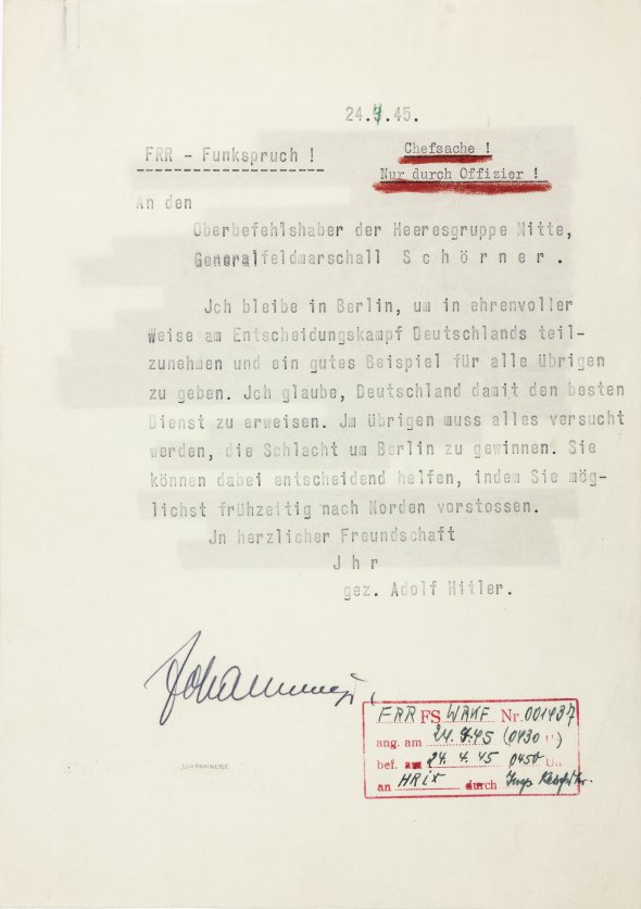 24 квітня 1945-го Гітлер відмовився залишати Берлін
